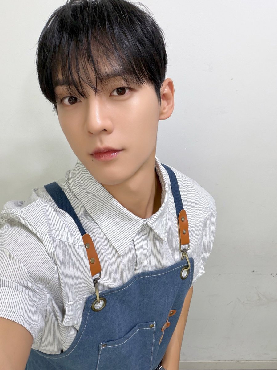 BTOBCOMPANY's tweet photo. [📂]

📂 B:CHIVE
└📁260814 #TEMPERATURE VIDEO CALL &amp; CAFE EVENT 

오늘도 잘생김 최상
아 민혁이어라~ (ᐢ⸝⸝ᴖꙍᴖ⸝⸝ᐢ)

#비투비 #BTOB
#이민혁 #LEEMINHYUK
#허타 #HUTA
#TEMPERATURE
#Icy_Spicy #아이시앤스파이시
@btob2mh https://t.co/TtBjjlZkLK