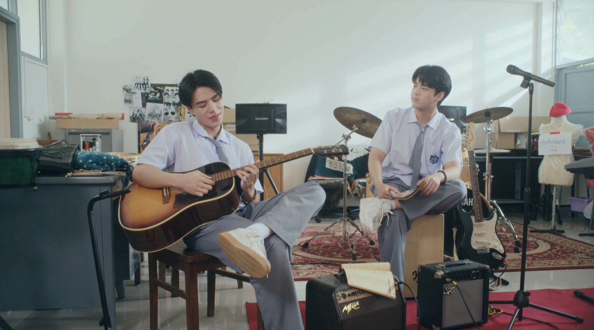 clo_ver_riser's tweet photo. ฝากติดตาม “นิรันดร์ - เหมราช - ธ���ปก” รับบทโดย “คีน - อังเปา - อชิ” ด้วยนะค้าบบบบ แก๊งเรานัดเจอกันทุกวันศุกร์เลยนะคับ😎🍀 #WEIRDO101SeriesEP1

“WEIRDO-101 แรงโน้มถ่วงระหว่างเรา” 💫
ทุกวันศุกร์ เวลา 20:30 น. ทางช่อง one31
และทางแอปพลิเคชั่น TrueVisions NOW เท่านั้น

#WEIRDO101Series
#GMMTV
#CLO_VER
#RISERMUSIC