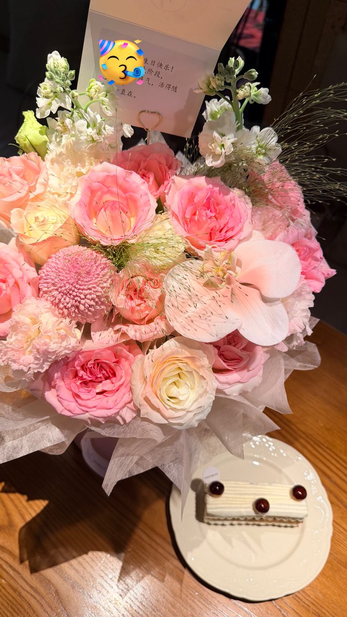 Xun71595's tweet photo. 感谢命运 感谢爱 https://t.co/wQLj09gVFY