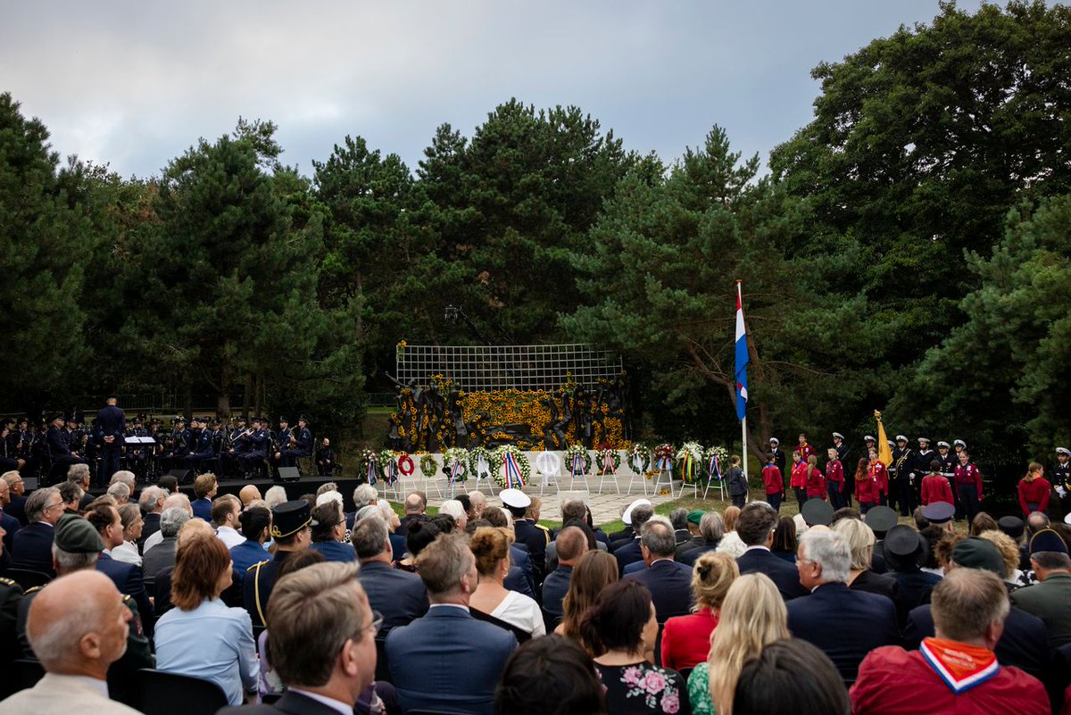 FederatieIndo's tweet photo. ACHTERGROND: #Indiëherdenking afgepakt van Nederlandse slachtoffers: hoe hún herdenking steeds verder verindonesiseerde #ikherdenk #WOII https://t.co/sF2mKGI9CD https://t.co/b69Zo1rEZa