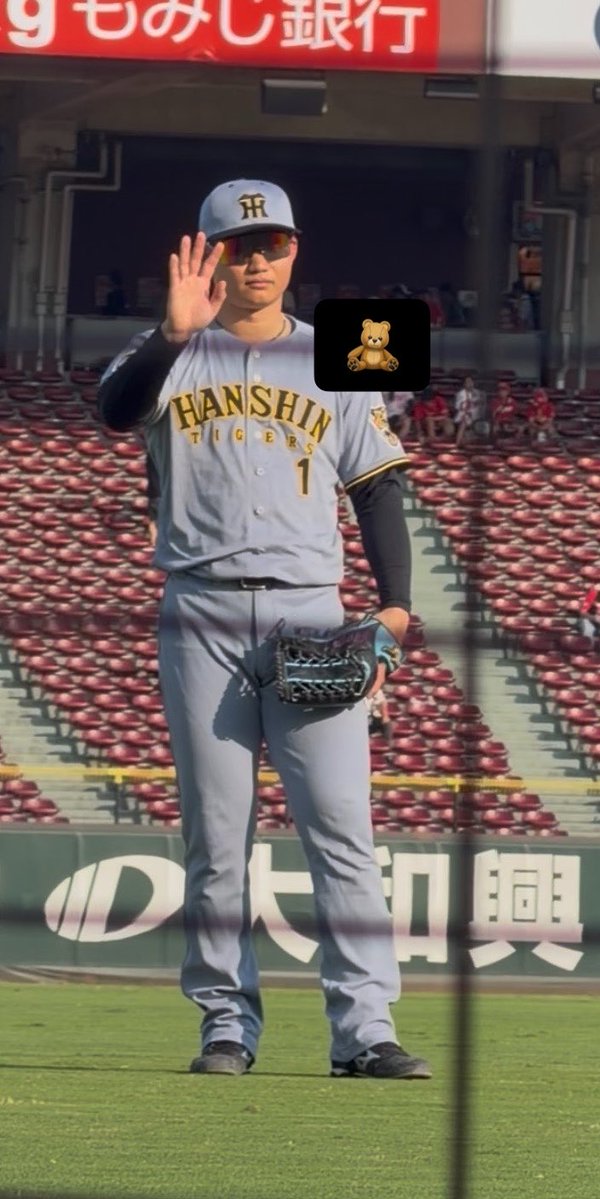 mori306x's tweet photo. お誕生日おめでとうって伝えたらニヤニヤルンルンしてた森下😂珍しく✌🏻26歳おめでとう🎂これからもずっとずっと世界で一番の野球選手‼️
#森下翔太 https://t.co/IJqARjXJZG