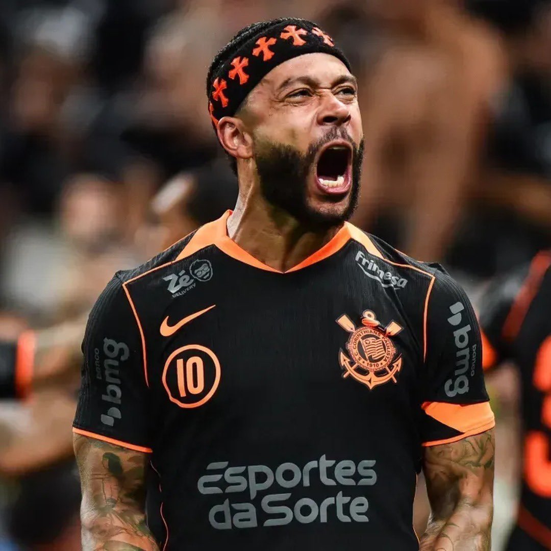 DiarioGols's tweet photo. Segundo a CNN, Memphis Depay está aberto a RETOMAR as negociações para renovar o contrato com o Corinthians.

Mesmo incomodado com o processo de condução da negociação anterior, o holandês quer CONTINUAR no clube, se identifica com o Timão e com a torcida e também gosta de viver em São Paulo.

📸 Agencia SCCP