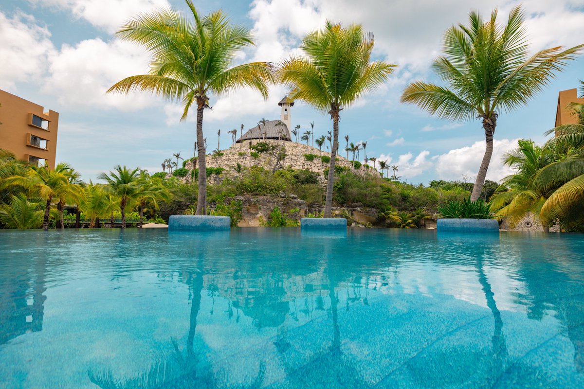 MexDestination's tweet photo. Si pudiera pasar todo el día en una de estas albercas de @hotelxcaretmx, ¿cuál elegiría? https://t.co/6A0l1kFIkD