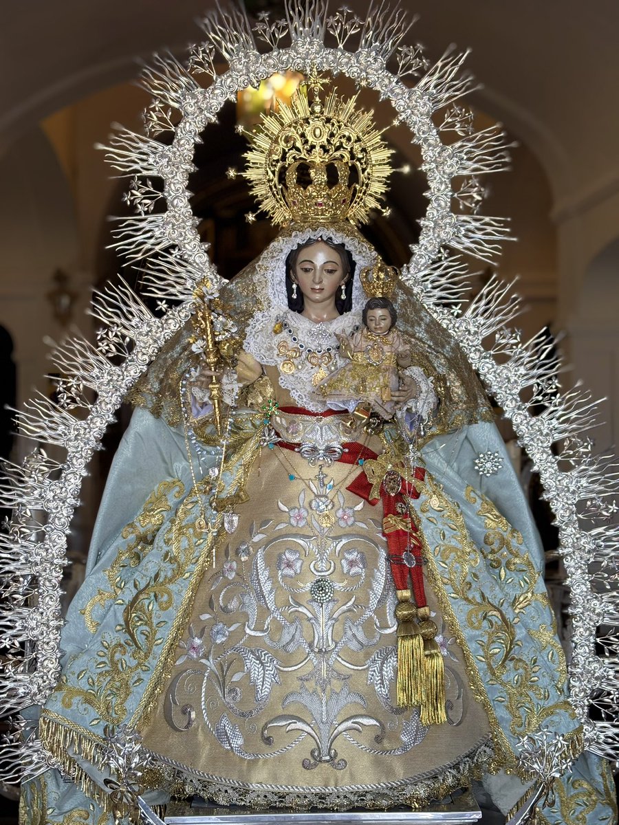 HdadSNazareno's tweet photo. [PROCESIÓN DE ALABANZA]

Nuestra Señora de la Cruz, Reina, Patrona y Alcaldesa Mayor Honoraria Perpetua de la Villa de Benalmádena, ya se encuentra ataviada para la Ofrenda Floral y Procesión de Alabanza en su honor de mañana. #CofradíasMLG https://t.co/TVqwfWWK87