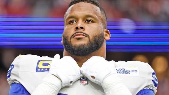 TBrooksNFL's tweet photo. 🚨🚨#Breaking Aaron Donald Has announced he’s returning to the #rams this season. Donald told reporters “Who’s stopping this defense n***a, we’re superbowl bound”. https://t.co/3dHcCdtKn3