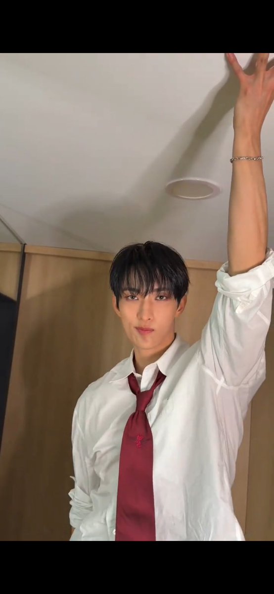 _ggukseagull's tweet photo. I NEED HD OF THISSS!!! 😭😭😭 https://t.co/esVTgdIfQ9