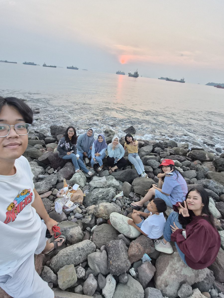 islundia's tweet photo. idup becanda mulu https://t.co/hyWBraGKn5