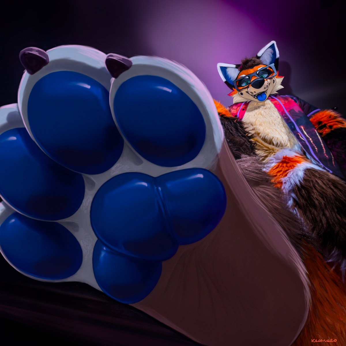 ArchieFox_'s tweet photo. It's still #Pawgust!! You know what that means... 😈
📸: @dire_walf 
🎨: @Kaomoro97 🐾
🧵: @TheKarelia
#FursuitFriday https://t.co/Ha3uVfVm3Z