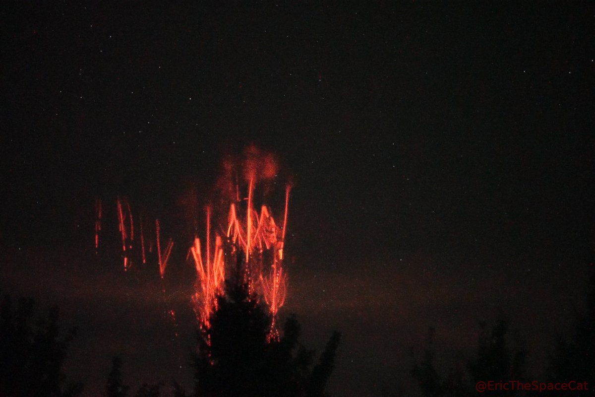 EricTheSpaceCat's tweet photo. A very interesting red sprite from this morning.
Captured from southern Minnesota looking toward storms over Iowa, about 160 miles to my south.
Incidentally captured while trying for meteors.  🙂 https://t.co/O2BlYsCdpb