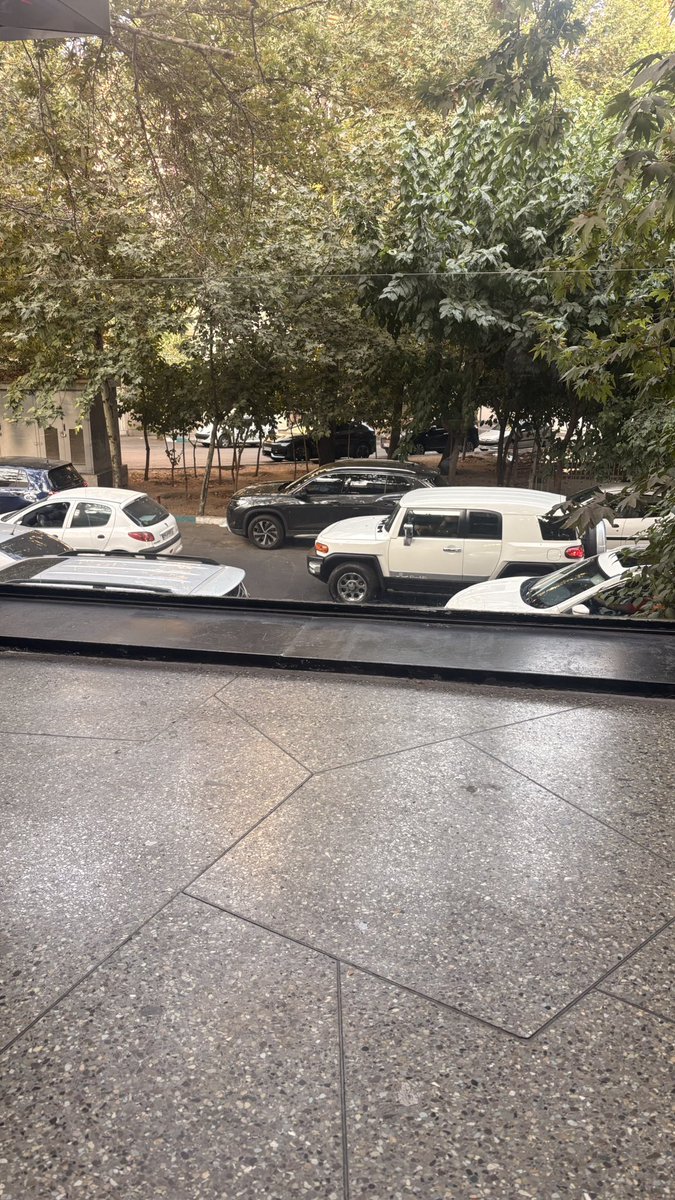 justletgoofmee's tweet photo. ۹ ماه پیش که تازه کات کرده بودم روز بعدش که از خونه رفتم بیرون با خودم فکر کردم خب دیگه قراره همه کارها رو تنها انجام بدم باز. تنها برم کافه. تنها برم سینما و تئاتر و قراره دیگه همه شب ها تنها بخوابم. یادم نمیاد غمگین بودم یا خوشحال. اما زمان اینجوری شد که اینقدر عاشق تنهاییم/ https://t.co/HvAG26QiHX