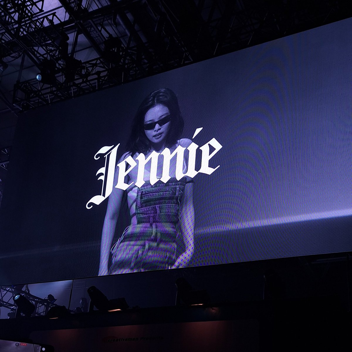 hypebleasy's tweet photo. Makasih ya buat semua orang yang udah sayang Jennie, sebagai Jennie Kim, Jennie Ruby Jane, dan Jennie Blackpink. Mari kita nikmati moment-moment Jennie aktif manggung ini guys, karena kita ga tahu tahun depan bakal bisa dapet konten sebanyak tahun ini atau ga. Rasanya kaya belum puas aja kalo summer festival tour Jennie tinggal 1 penampilan lagi, tapi aku ga mau jadi fans yang serakah, Jennie juga manusia biasa sama kaya kita yang perlu istirahat dan menikmati kehidupan pribadinya sebagai warga biasa🥺❤

JENNIE HEADLINES SUMMER SONIC
#JENNIESummerSonic #サマソニ