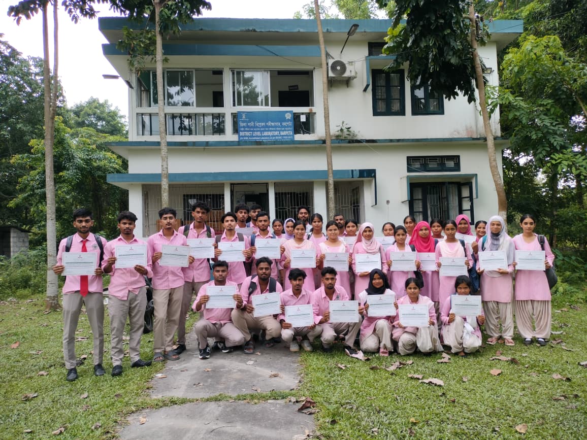 JJMBarpeta's tweet photo. Summer Internship successfully completed by the students of Nabajyoti College and BH College under Jal Vidya Programme under Barpeta (PHE) Division
@dcbarpeta_ 
@JJM_Assam 
@jaljeevan_ 
#JJMAssam
#JalJeevanMission
#JalVidya https://t.co/00rG9Np1u3