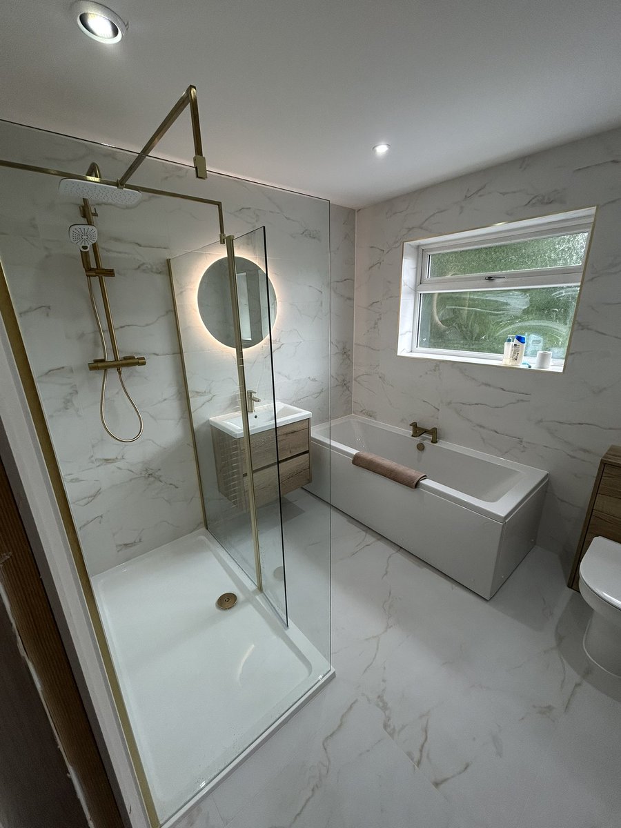 Seeley789's tweet photo. Recent refurbs …. 

Shout me if you need anything doing … 

🚿 🧼 

Bathrooms , Kitchens , Refurbs &amp; Gas Central Heating !! 

RT’s appreciated ❤️💙😃🤪 https://t.co/GipE8m3NCc