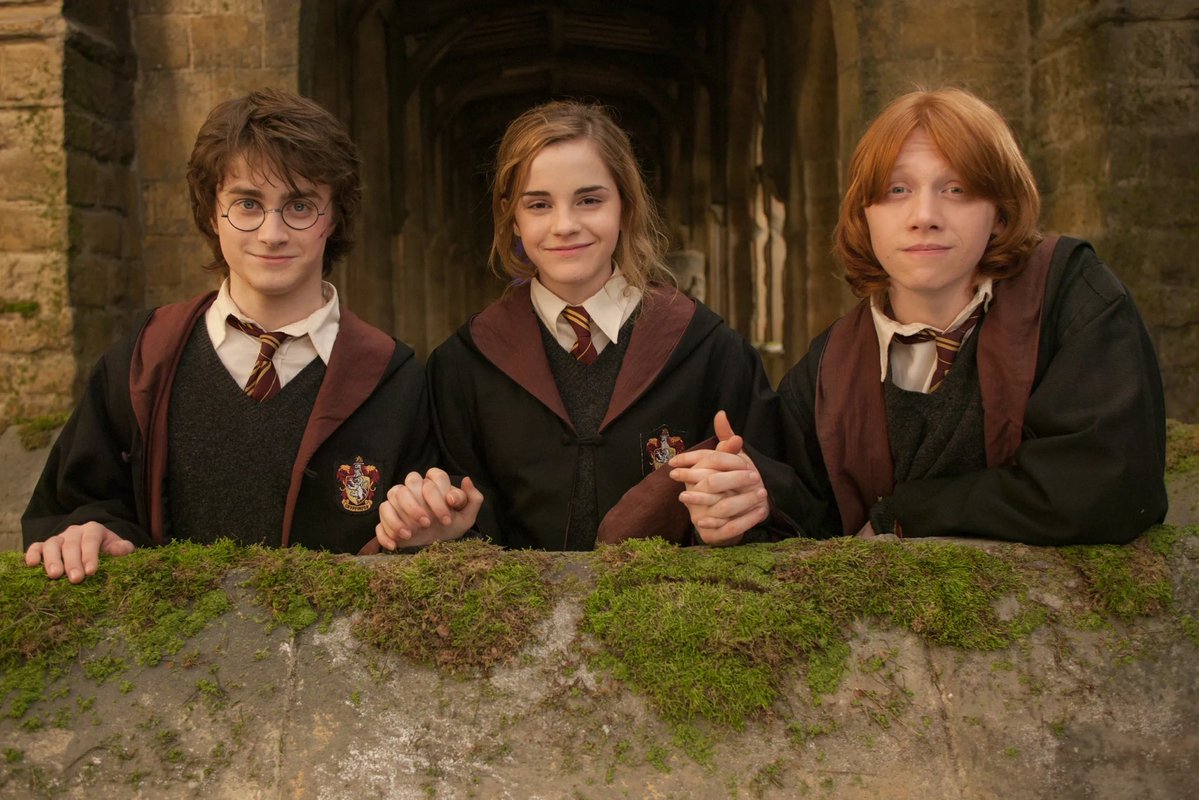 levoremagazine's tweet photo. HBO’s ‘HARRY POTTER’ Season 2 has officially started production, adapting ‘The Chamber of Secrets’ for a 2027 release. ⚡️

 #HarryPotter #HBO https://t.co/91Y4pSLiPw