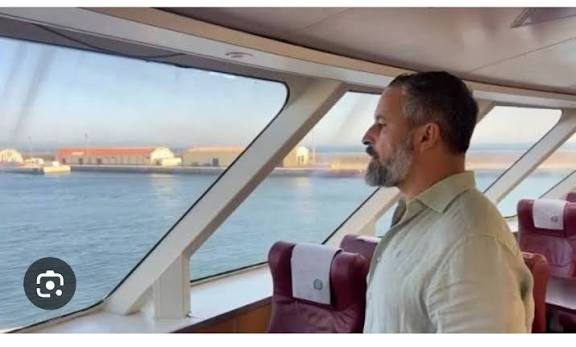 p2000res's tweet photo. @quarter14544 Claro que si. Están espectantes porque quieren volver a ver como Abascal, Cual Cristóbal Colón, llega en el ferry con cara de importante y de preocupado.... Después hará lo que el resto. Se descojonará de lo lindo. https://t.co/HA29dLcoTd