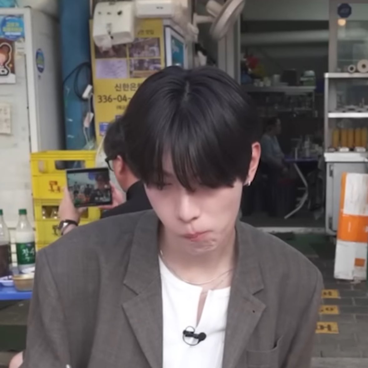 lapveraili's tweet photo. 아 뒷자리아저씨 관심없는척하다가 은근슬쩍 같이셀카찍는거 존나웃김 제발요 https://t.co/WYrYhNqQDT