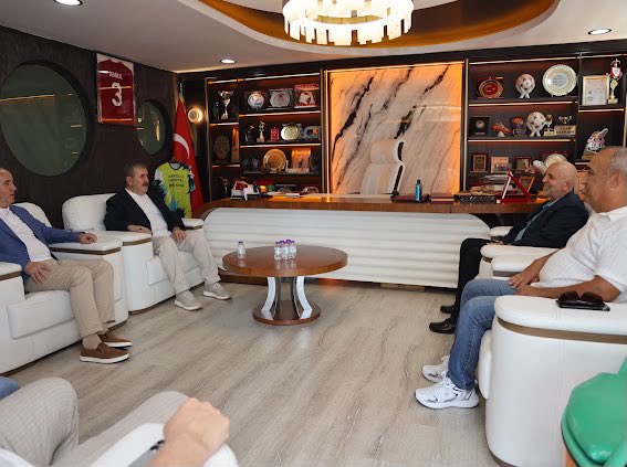 bbphabermerkezi's tweet photo. Genel Başkanımız Sayın @Mustafa_Destici @Alanyaspor’u ziyaret etti.

Ziyarette Alanyaspor Başkanı Hasan Çavuşoğlu’na başsağlığı ve geçmiş olsun dileklerini ileten Genel Başkanımız, kulüp yöneticileriyle bir araya geldi. Çavuşoğlu da Genel Başkanımızın isminin yazılı olduğu Alanyaspor formasını hediye etti.
#MustafaDestici 
#BüyükBirlikPartisi