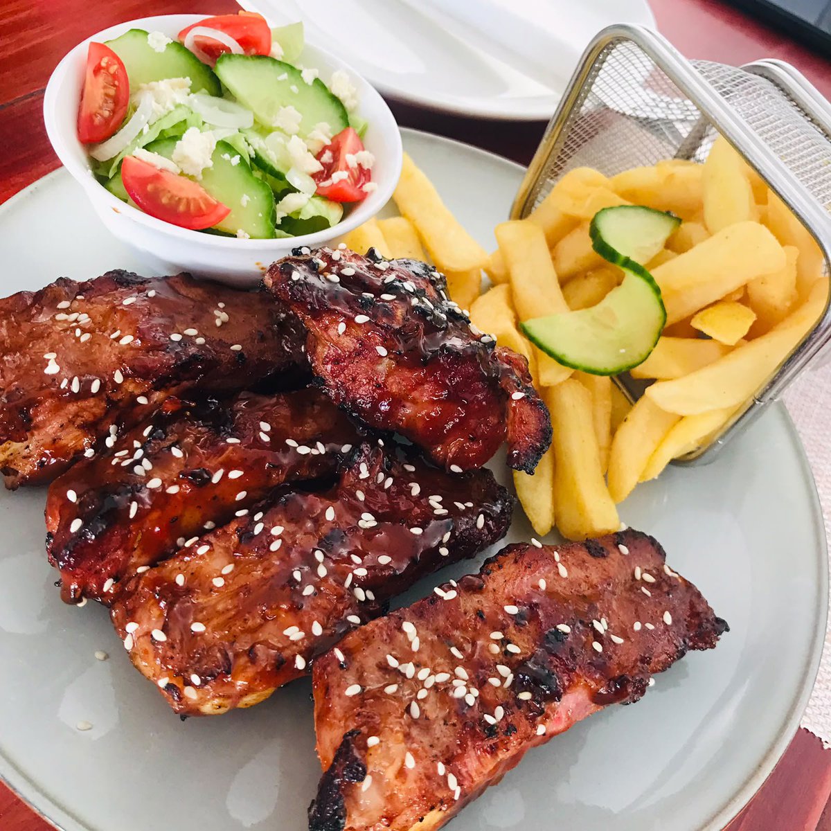 MSL_Relo's tweet photo. But have you ever been to Lecholi Family Restaurant at Lakeside next to Puma Filling Station ⛽? These Loin Ribs 400g are M150.00 with chips &amp; salad, while Lamp Chops 400g are M230.00 https://t.co/8Zj5v6SI7I