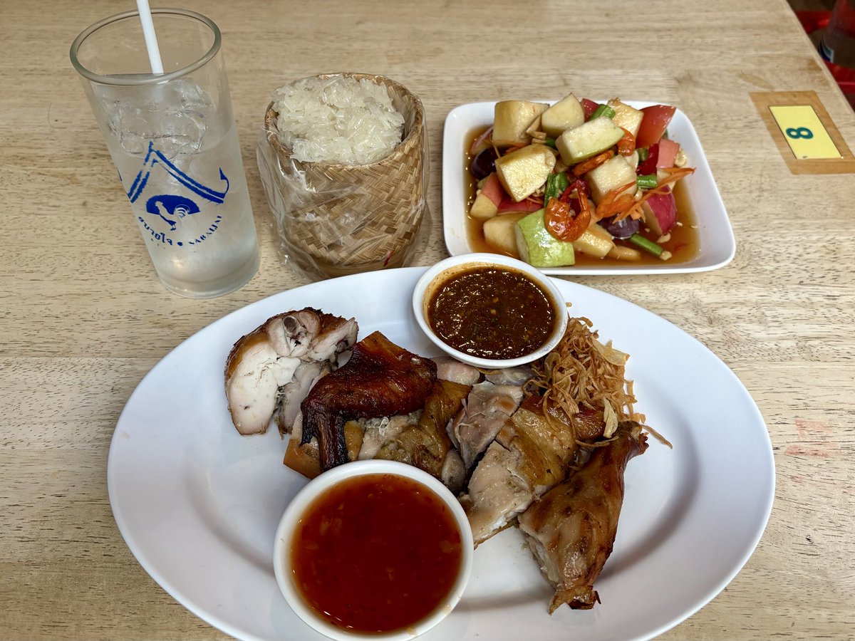 JoeEndorphine's tweet photo. ข้าวเหนียว ไก่ย่าง
ส้มตำผลไม้
เอ็มเค สุกี้
ข้าวมันไก่

Mission completed😁 https://t.co/fJlOPSMUC0
