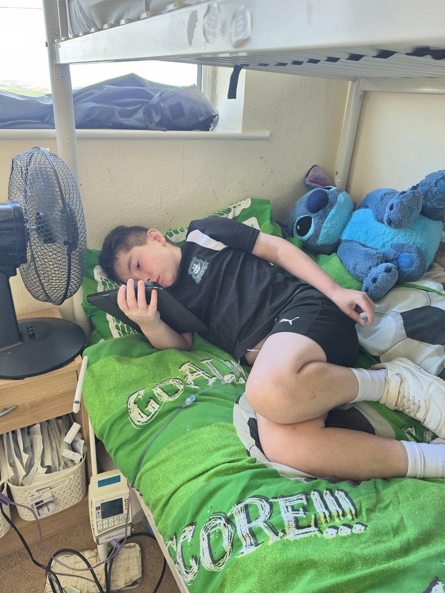 ClaireM73531493's tweet photo. Not an easy day today, fingers crossed we'll be ok tomorrow ๐โฝ๏ธ๐โฝ๏ธ
#argyle #plymouthargyle #pafc #hiddenillness #hiddendisability #thatsmile #coyg #greenarmy https://t.co/g3gNlHGDjL