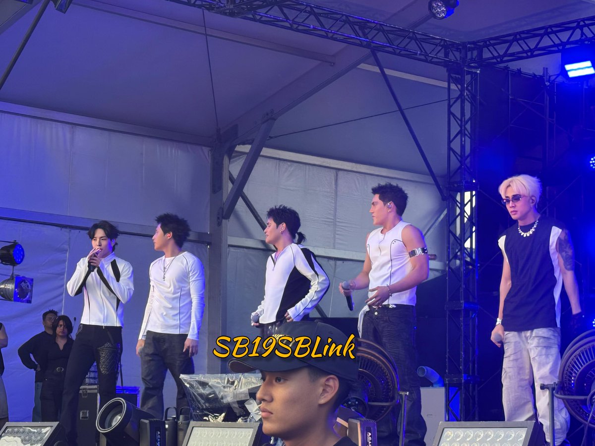 WORLDMUSICAWARD's tweet photo. #SB19 blows the crowd away with their electrifying set, and makes history as the 1st Filipino Boy Group to perform at the #SummerSonic Festival in Japan, trending at #1 Worldwide on X! 💪💨👥👥👥🥇🇵🇭🕺🏻🕺🕺🏻🕺🏻🕺🏻🐐🎤🏟️🏯🇯🇵💥1⃣🌎✖️👑❤️‍🔥

SB19 SUMMERSONIC OSAKA
@SB19Official

https://t.co/xcYjFDOlLr