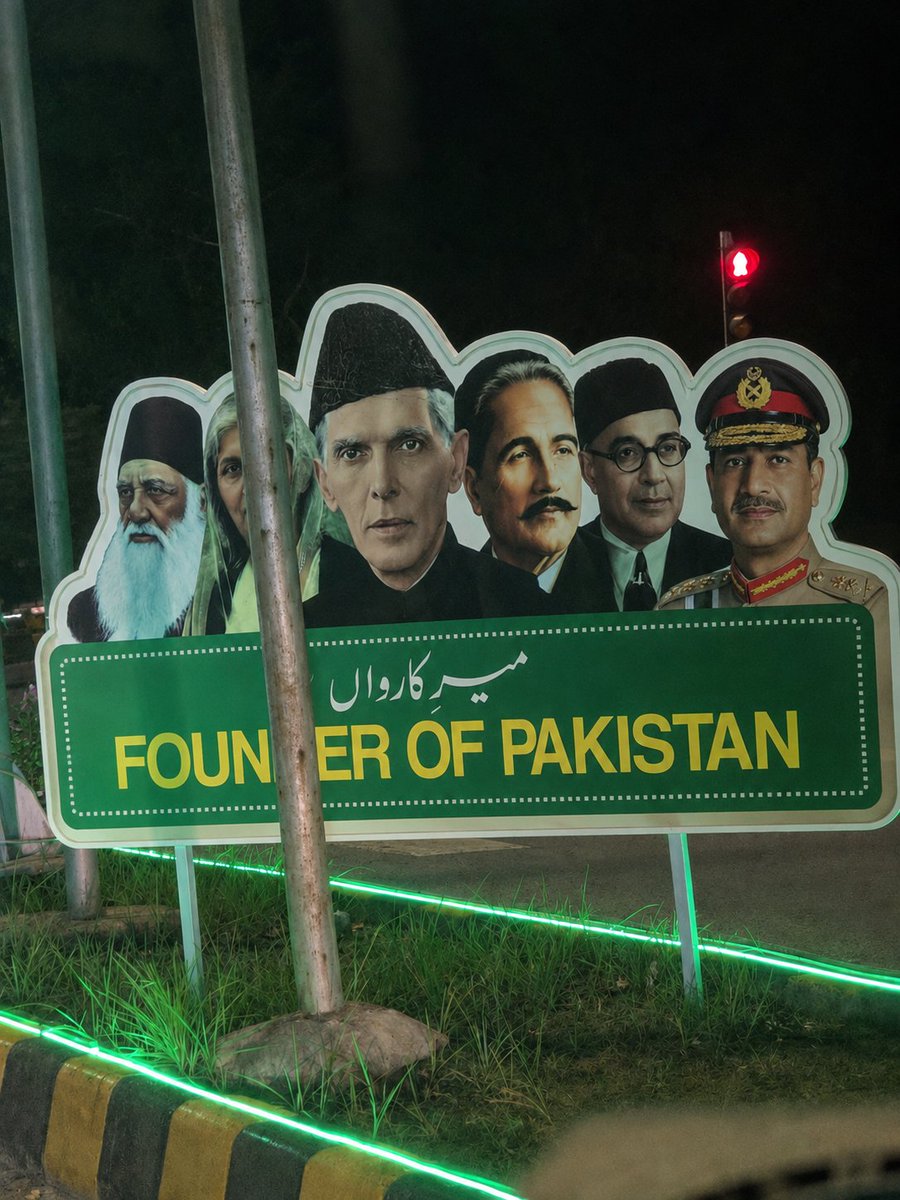 KarnaPartaHai's tweet photo. Pakistan Zindabad 
#جشن_آزادی_مبارک #سلام_افواج_پاکستان https://t.co/h6mbeDCkhO