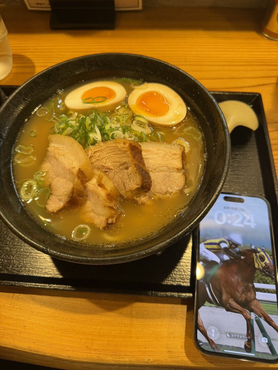 keibatt31's tweet photo. 深夜のラーメン最高！！！ https://t.co/uwNWvDT1IL