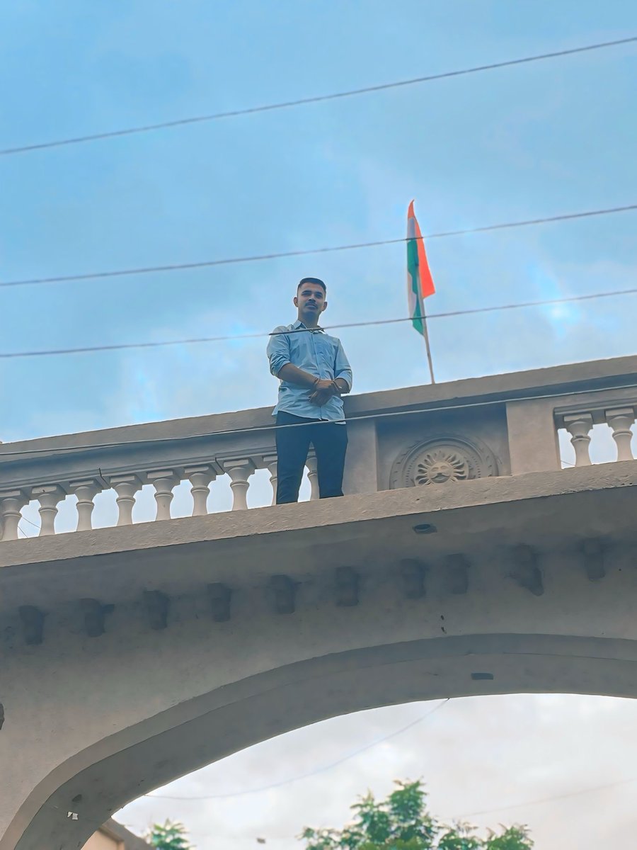 Chandra36796108's tweet photo. હર ઘર તિરંગા 🇮🇳

હર ઘર તિરંગા અભિયાન અંતર્ગત નિવાસસ્થાને તિરંગો લહેરાવી રાષ્ટ્રગૌરવની ભાવના ઉર્જાવંત કરી.

એકતા, અખંડિતતા, સ્વાભિમાન અને રાષ્ટ્રપ્રેમના પ્રતીક એવા તિરંગાની શાન સદાય ઊંચી રહે અને વિકસિત ભારતનું સ્વપ્ન સાકાર થાય તે માટે આપણે સૌ એક થઈ સંકલ્પબદ્ધ બનીએ.
#HarGharTiranga https://t.co/YuqJAMIPWE