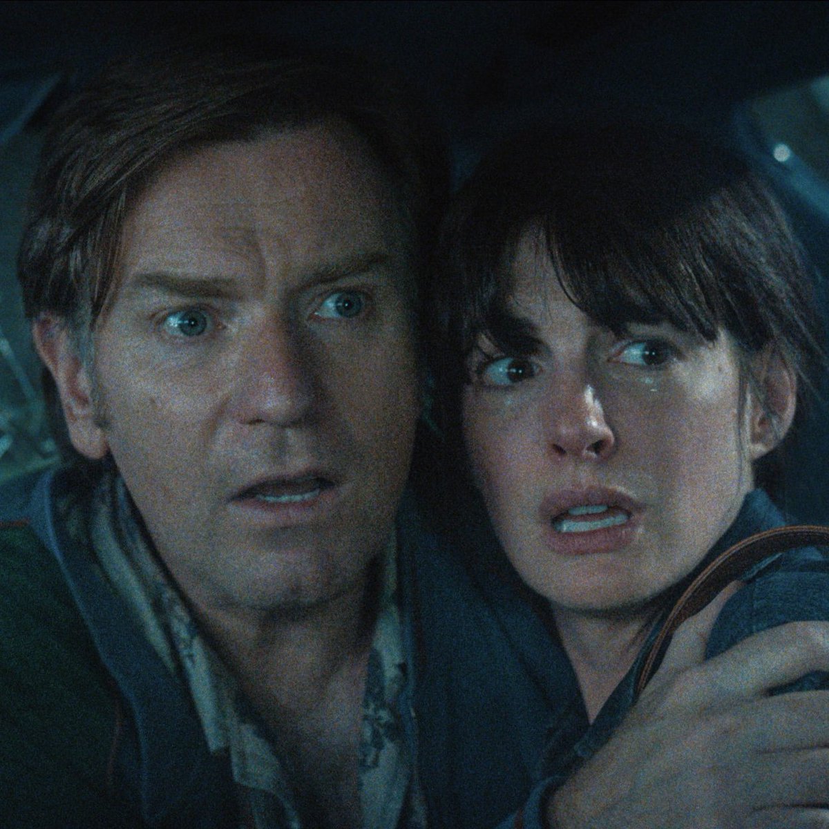 Variety's tweet photo. Warner Bros.’ “The End of Oak Street,” starring Anne Hathaway and Ewan McGregor, made $2.5 million in previews at the box office. 

https://t.co/HP5FWuWnzu https://t.co/aiwPYCHv38