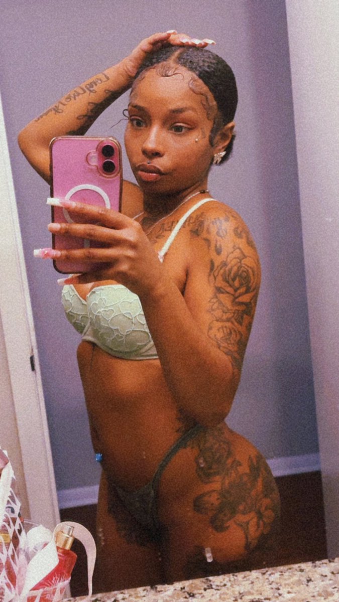 ieatpockets's tweet photo. Pretty without the makeup &amp; weave ⭐️ https://t.co/d9qTrsMUK5