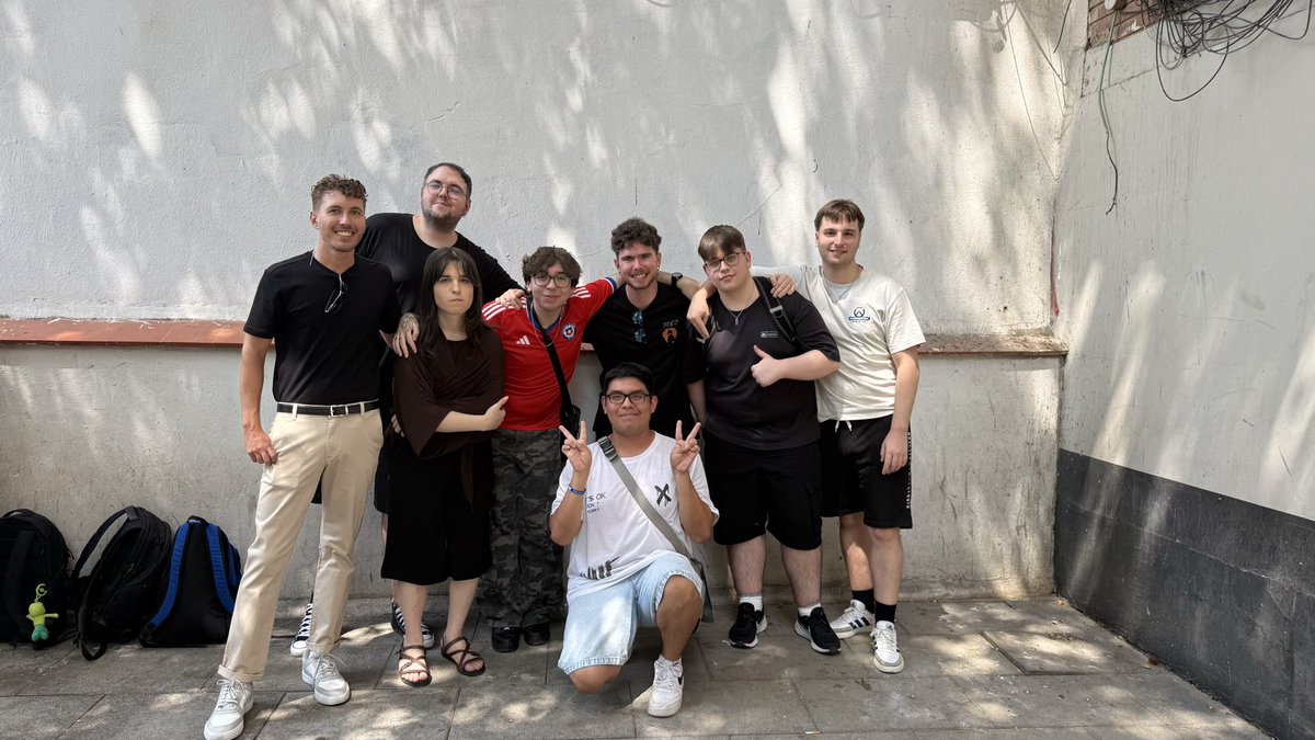 mickeyflus_05's tweet photo. Que gran dia, he podido conocer a @Toniki20 @Sesuko9 @AngrodTralari y a la @SpainOWWC , de verdad ha sido un gusto conoceros a todos y gracias por las fotos, un gusto! :D https://t.co/gddIUIynIn