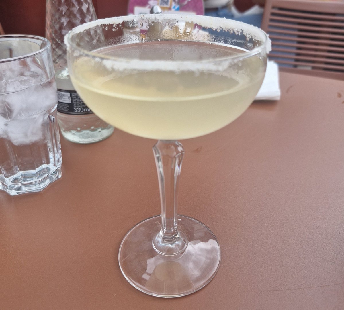 shadowlace25's tweet photo. Cheers 🍸
#friyay 
#cheers 
#cocktail 
#needed 
#fridayfeeling https://t.co/uKjauh7pzw