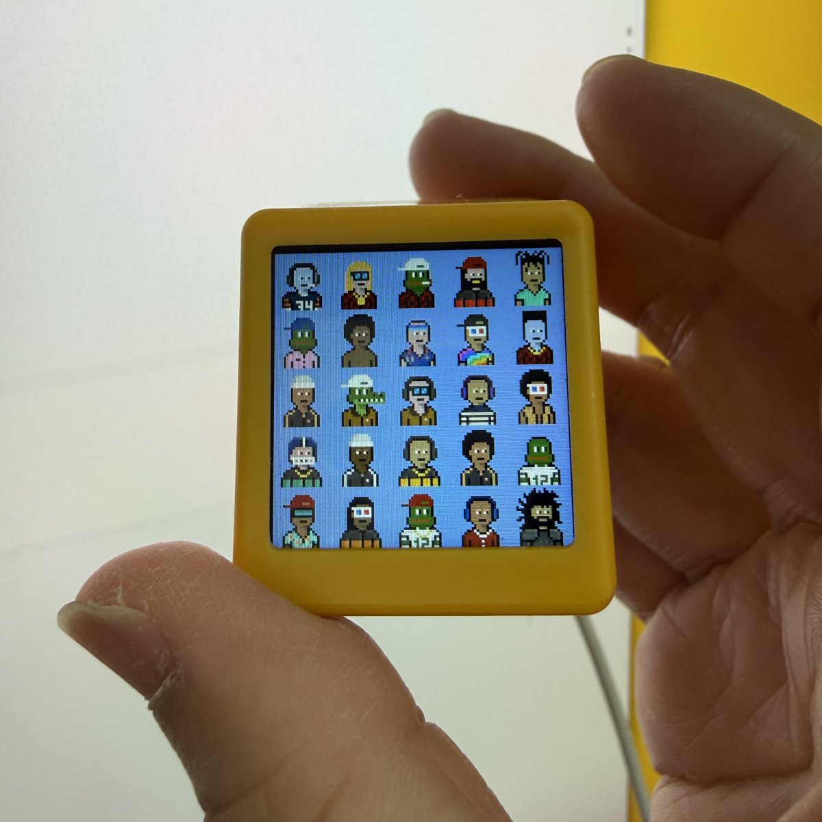 linxinglu's tweet photo. Nakamigos Tiny TV (ESP32 1.54 240x240). https://t.co/qngrRjd4BA