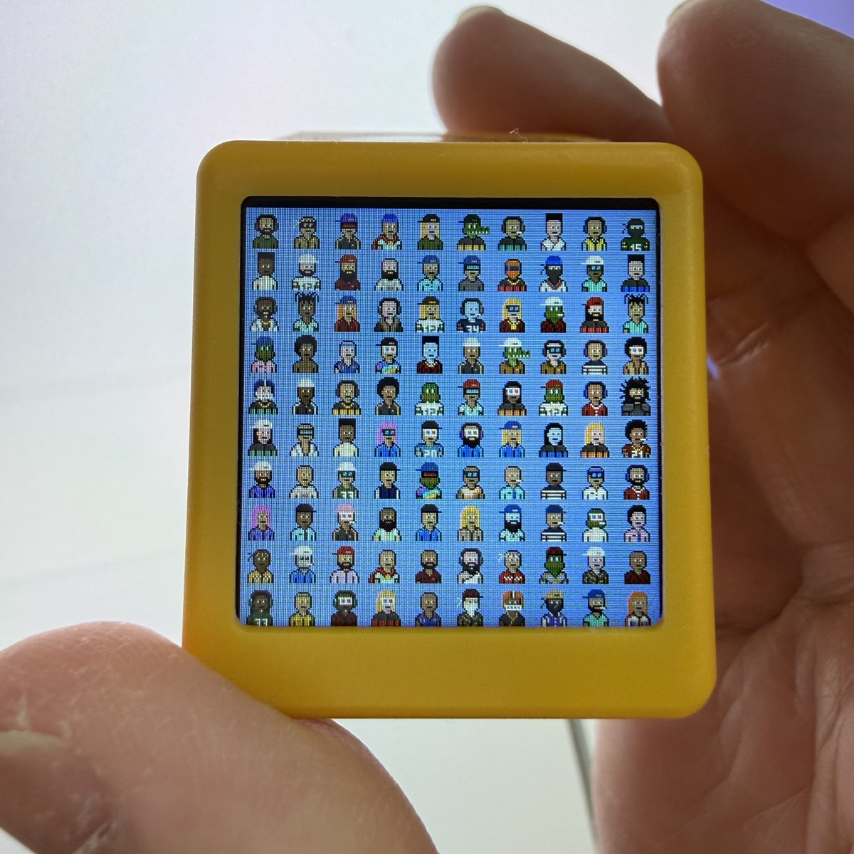 linxinglu's tweet photo. Nakamigos Tiny TV (ESP32 1.54 240x240). https://t.co/qngrRjd4BA