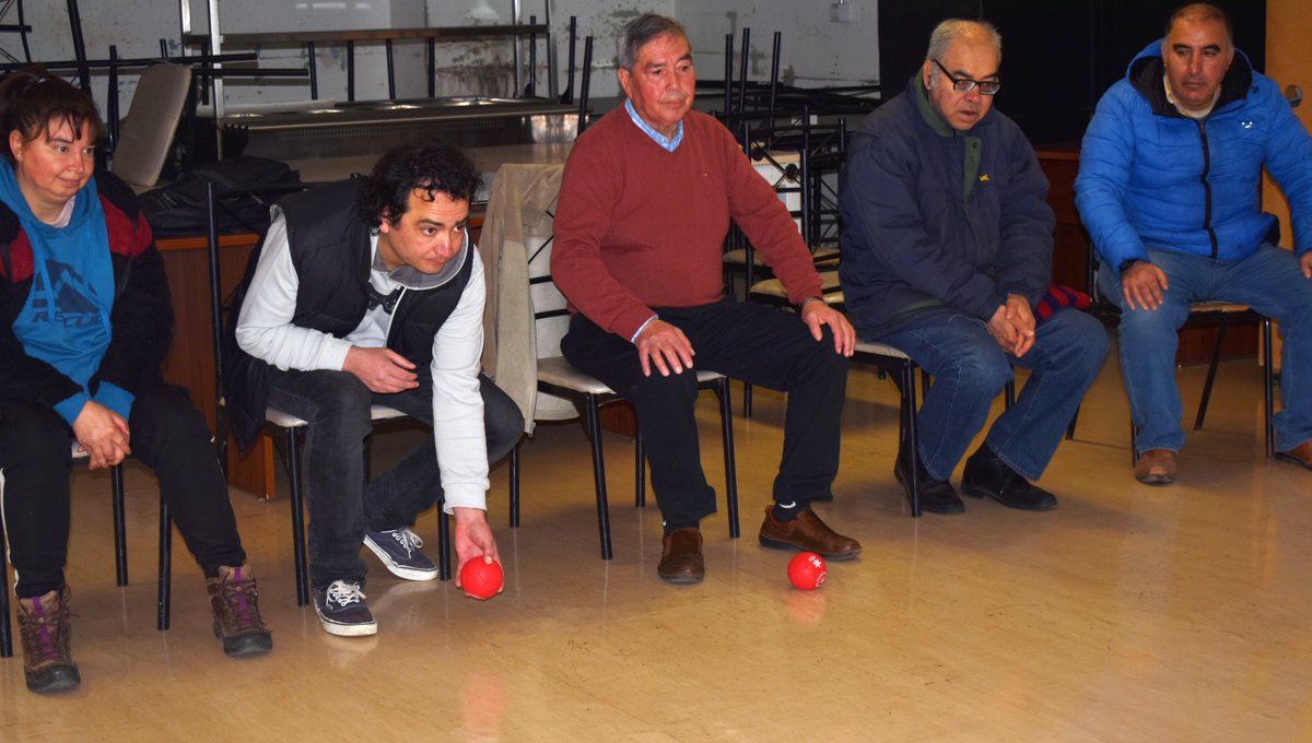 proa_sanantonio's tweet photo. Usuarios de salud mental del Hospital Claudio Vicuña conformaron nueva agrupación que impulsa la práctica de bochas https://t.co/HDbz5IJtFj