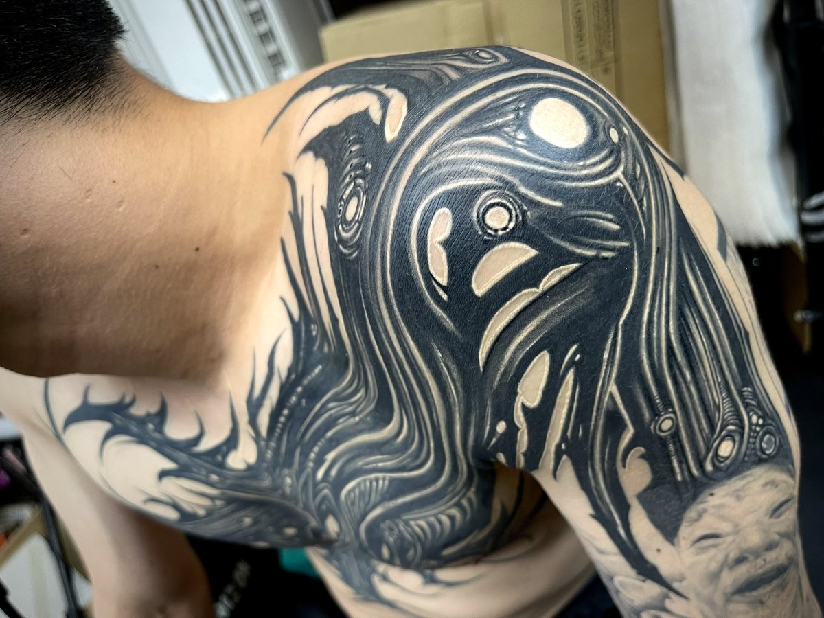 bugg_tattoo's tweet photo. 延長 🙏あざます

蟲BUGG害  バグ  TATTOOER
大阪 アメ村 彫師

#蟲BUGG害 #tattoo  ＃タトゥー #大阪 #刺青 #大阪タトゥー #バグ #ライブペイント #osakatattoo #アメ村 https://t.co/vvr3Q9oeKv
