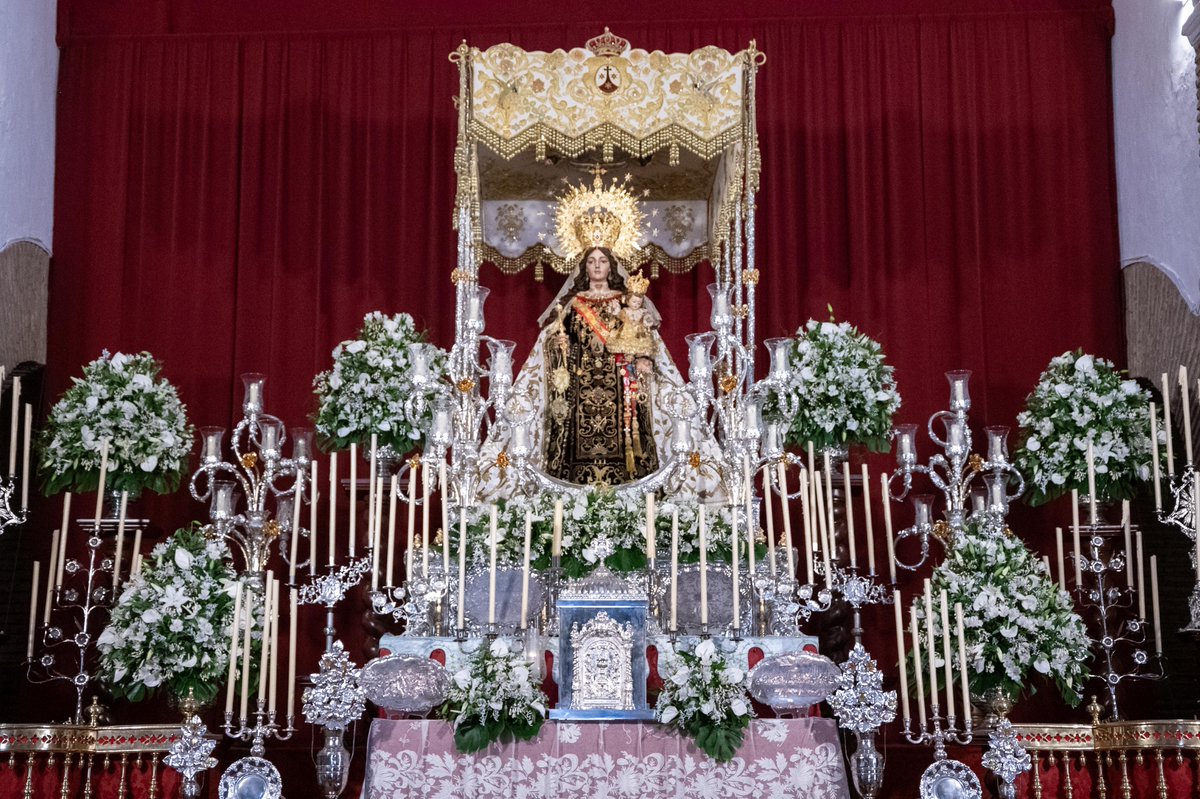 Patrona_Rute's tweet photo. "DE PIE A TU DERECHA ESTÁ LA REINA, ENJOYADA CON ORO DE OFIR"

Nuestra Señora del Carmen, Patrona Centenaria de nuestra Villa, ya se encuentra ataviada y enjoyada para el Pregón de las Glorias, ofrenda de nardos, Función Principal y Solemne Procesión Triunfal. https://t.co/2L5RmzFj4w