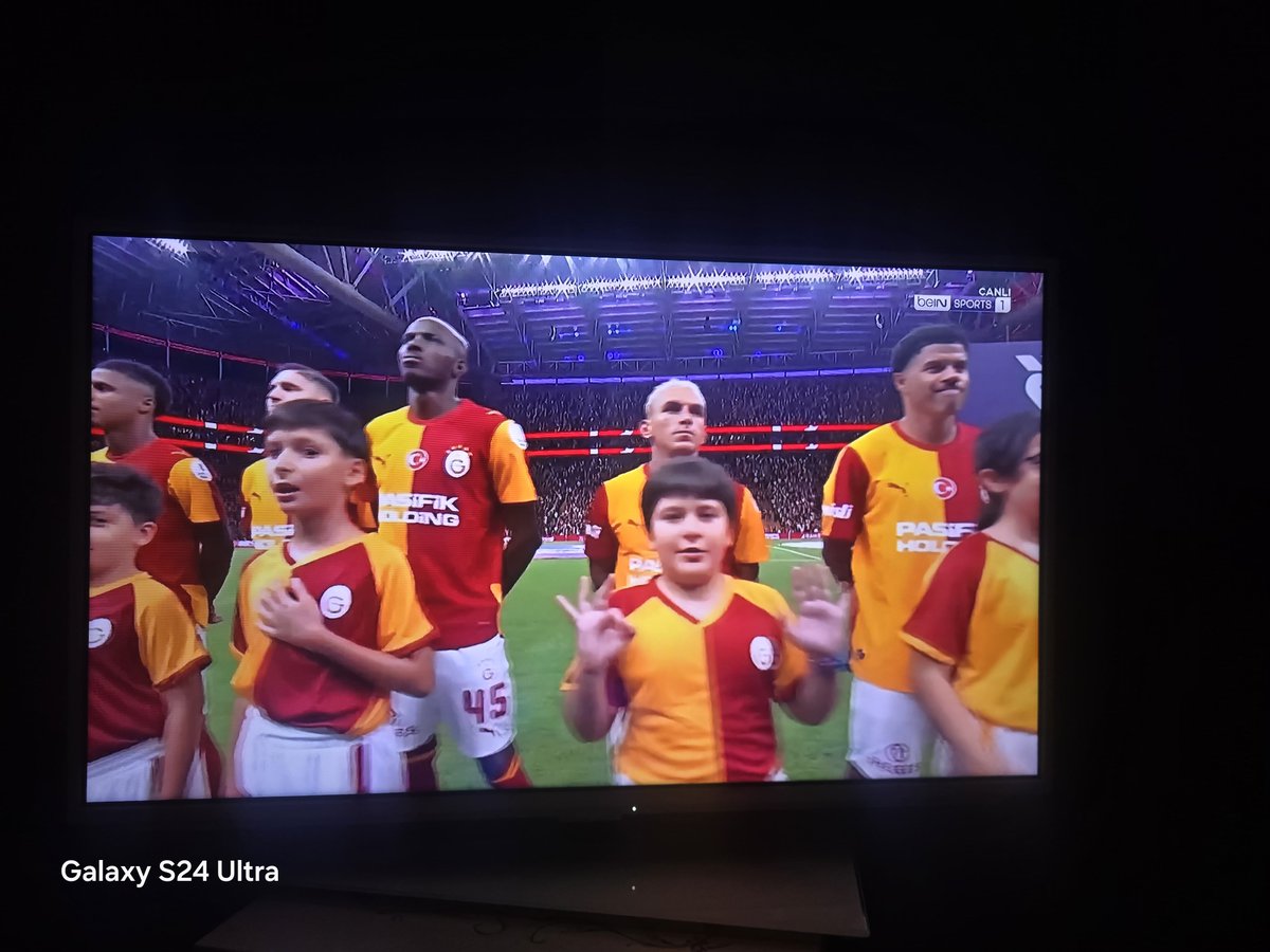 SmmmMuhammedSah's tweet photo. #GSvÇFK 
#TransferlerNeredeDursunÖzbek 
Herkese kızılır küsülür armaya asla
Seneye de ilk maçı oynama dileğiyle Başarılar Cimbombom https://t.co/Ppj2A3xZef