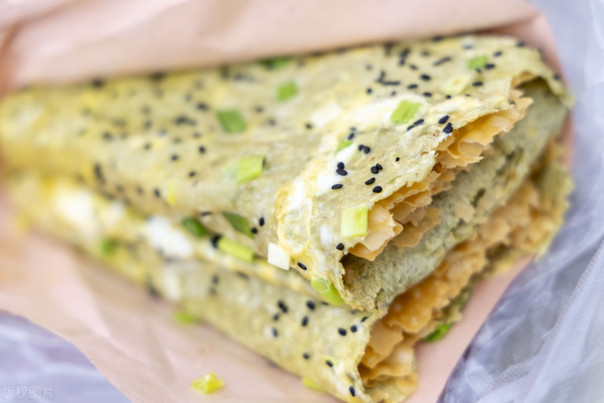 morris1345's tweet photo. Craving late-night street bites Just grabbed a crispy hot jianbing from the cart—the savory crepe wrapped in egg and crunchy chili hits different! https://t.co/nbOUwUEMkh