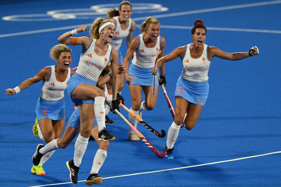 olimpicoSentire's tweet photo. ⏳-3

Come i Giochi Olimpici di St. Louis 1904, anche quelli di Londra 2012 ebbero una durata mostruosamente incomprensibile: dal 27 aprile al 31 ottobre

L'ultima medaglia assegnata fu quella dell'hockey su prato, il cui torneo si disputò in 3 giorni dal 28 al 31 ottobre appunto https://t.co/l74kNZUJ5N