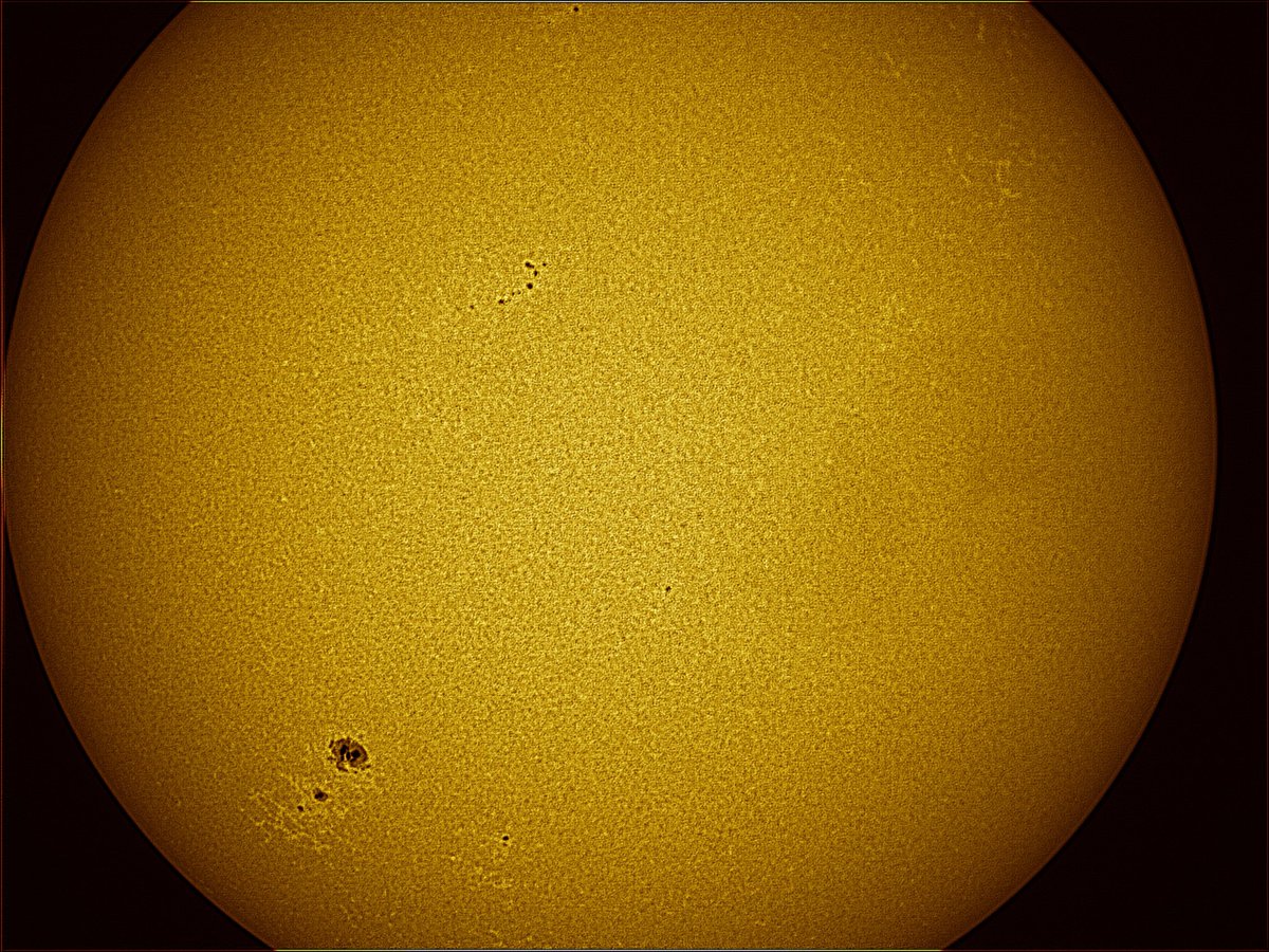 BAmarth91's tweet photo. @Andelevan__AS__ @MrKev_off Pas tous les jours parce qu’il fait pas beau des fois, mais le plus souvent avec un télescope et un prisme de hershell, d’autres avec un télescope H-alpha, cherche tu verras https://t.co/xJGdjMMnAZ