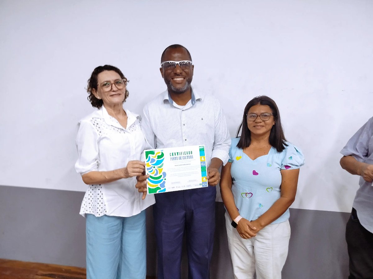 Pathroc's tweet photo. Certificação da Associação Cristã Semear como Ponto de Cultura conforme os critérios estabelecidos na Política Nacional de Cultura Viva - Lei 13.018/2014

#semeandocomsemear https://t.co/SqL7vuKe94