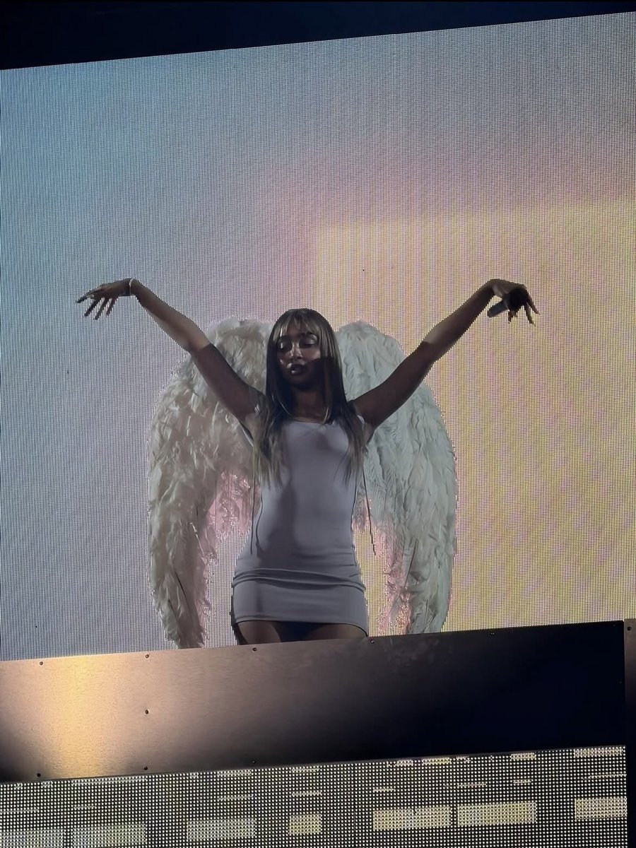 pantherfilez's tweet photo. angel https://t.co/Vi5J9vkwXQ