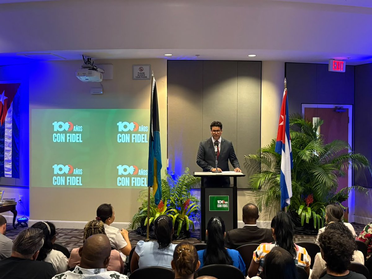EmbaCubaBahamas's tweet photo. 🇨🇺🇧🇸 Simposio "Fidel: presente y futuro" con la presencia del Ministro de Relaciones Exteriores, Hon. Fred Mitchell; Ministra de Turismo, Hon. Glenys Hanna Martin; el ex Primer Ministro, Hon. Perry Christie, el Pastor Mario Moxey, Presidente del Consejo de Iglesias Cristianas. https://t.co/Krs0x68c1V
