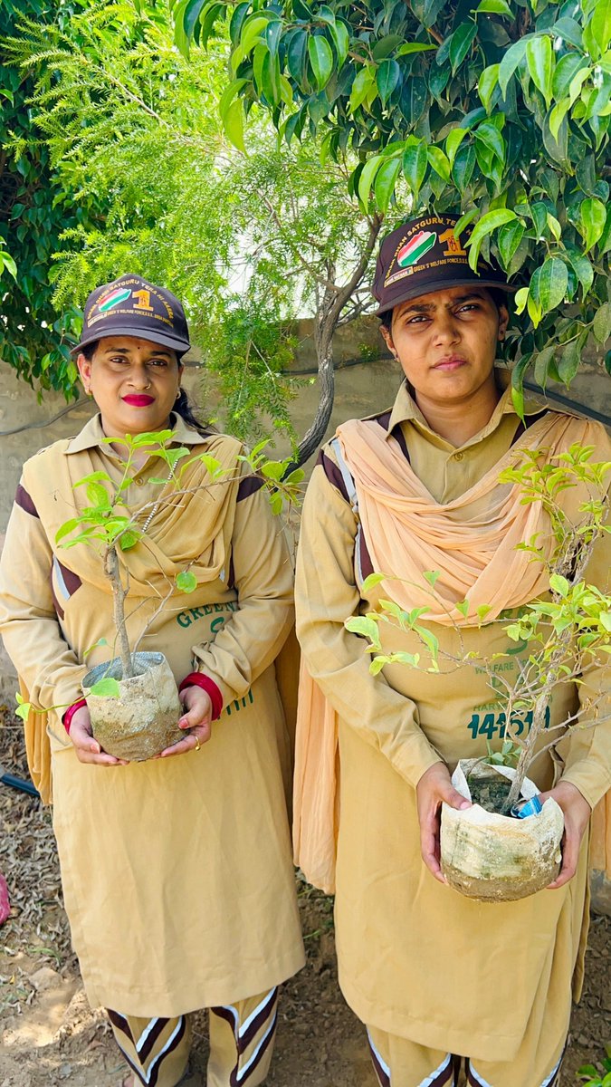 HarshivManisha's tweet photo. #PlantATree
#TreePlantationDrive
#MegaTreePlantation 
#GoGreen

Saint Gurmeet Ram Rahim Singh Ji https://t.co/XjNo3eIbg4