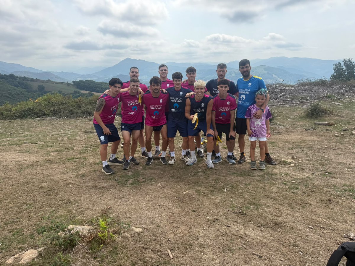 LAUBURUKEIBARRA's tweet photo. #goazenlauburu #2b #2627d #t2627
Talde jarduera entreno-asteari amaiera emateko, tartean paella ere bai. Hasiera bikaina, lehen egunetik talde-kohesioa lantzen.

Actividad d grupo para cerrar la semana d entrenos con paella incluida.  Trabajando la cohesión grupal desde el día 1 https://t.co/JCa4klcuvN