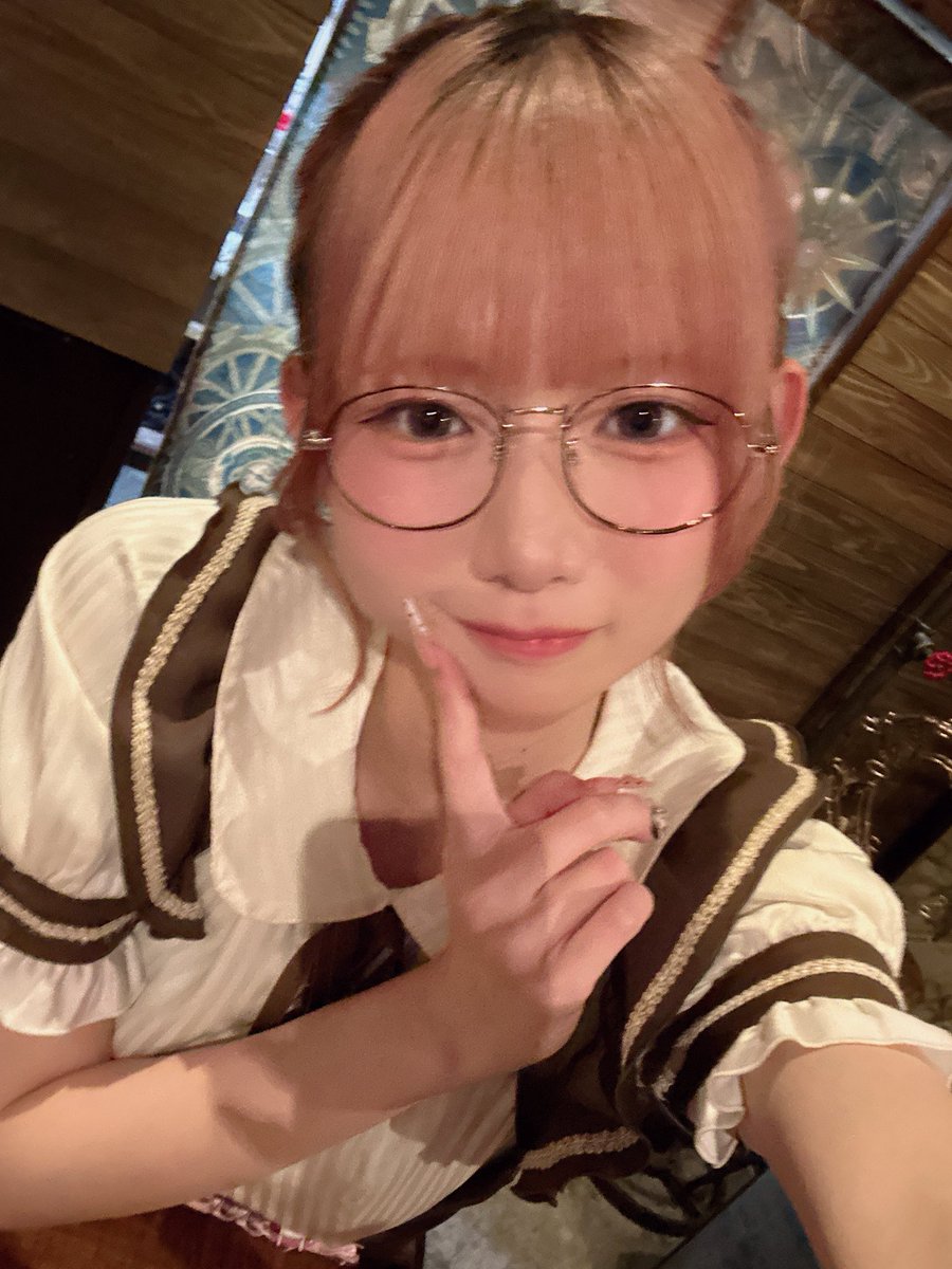 ann___kindrad's tweet photo. おきゅおわ💖
メガネ姿褒めてくれて嬉しかったし、珍しい髪型も褒めてくれて本当に幸せでした😽🫶🏻✨
チェキ乾杯たくさん本当にありがとうございました❣️次のおきゅは15日18じからです！ https://t.co/NuZEYDXigR