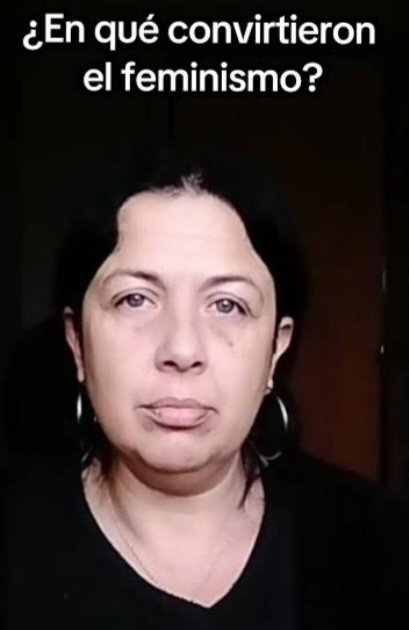 Incendios2023's tweet photo. @tamy_idrobo @LoroHomero ¿Dueño?, alucina Sra. Idrobo!!! Las "feministas" atacan a otra fémina, (Fiorella Ycaza) culpándola de aceptar la decisión de "machistas" al postularla a la alcaldia de Gye y  ven como un horror que no tenga experiencia pública. Los "experimentados" no hacen nada bueno, Sra!!!... https://t.co/7sdbdKB2MT