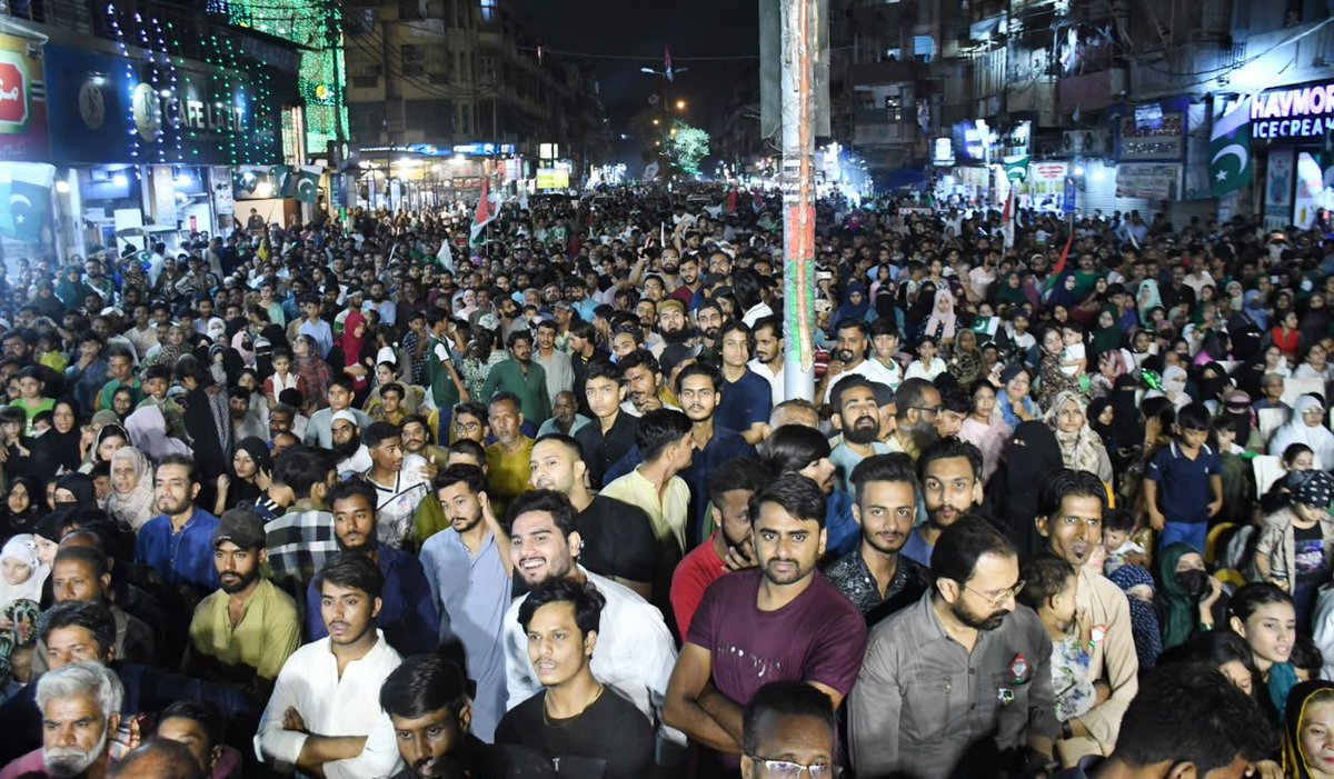 allaboutmqm's tweet photo. Huge crowd gathered to celebrate Independence day at Burns Road Town #MQMPakistan #جشن_آزادی_مبارک #پاکستان_زندہ_باد https://t.co/F6aHMn82ls