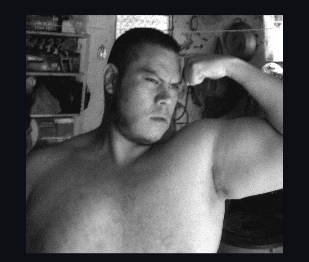 DanielMarquezWD's tweet photo. Classic
#biceps #bigbiceps #brazotes #bigarms #musclearms #musclegay #osogay #gaybear https://t.co/4eueqc5rLp